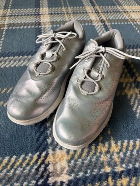 Under Armour Charged Breathe Metallic Silver Spikeless Golf Shoes Women’s 8.5